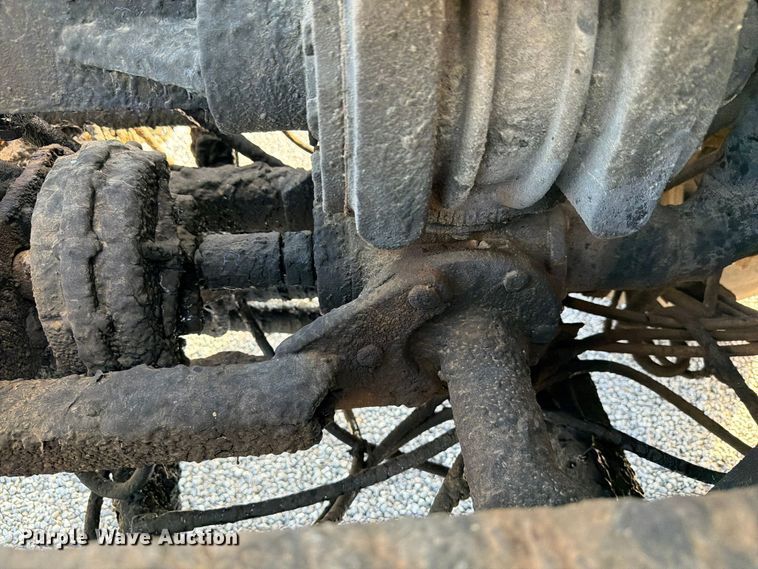 image for item EW7589 2002 GMC C7500 oil distributor truck