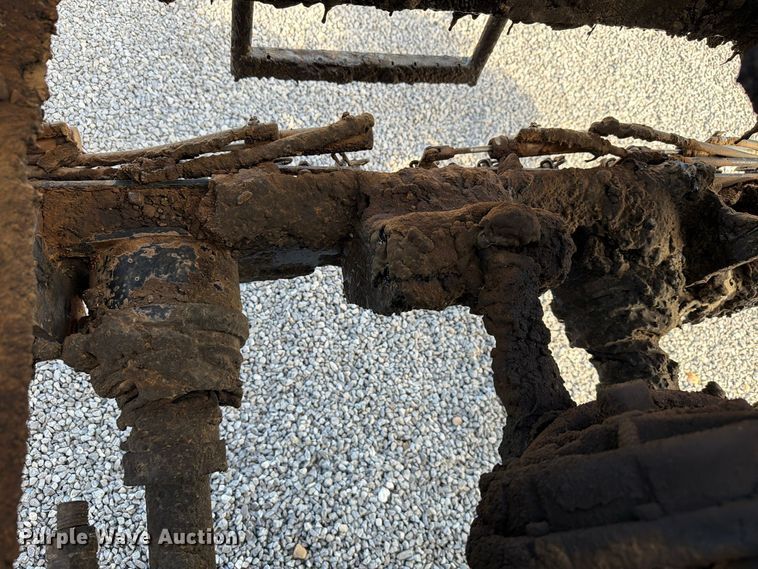 image for item EW7589 2002 GMC C7500 oil distributor truck