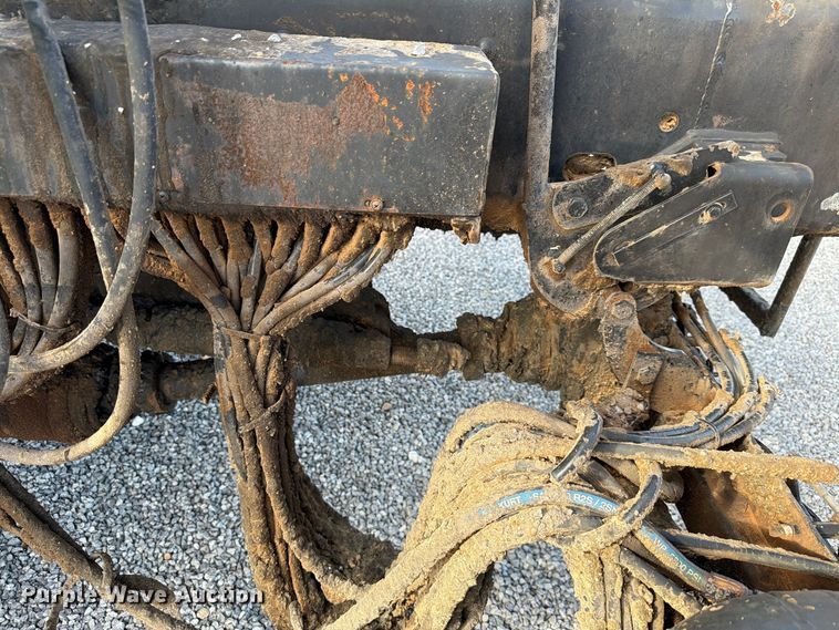image for item EW7589 2002 GMC C7500 oil distributor truck