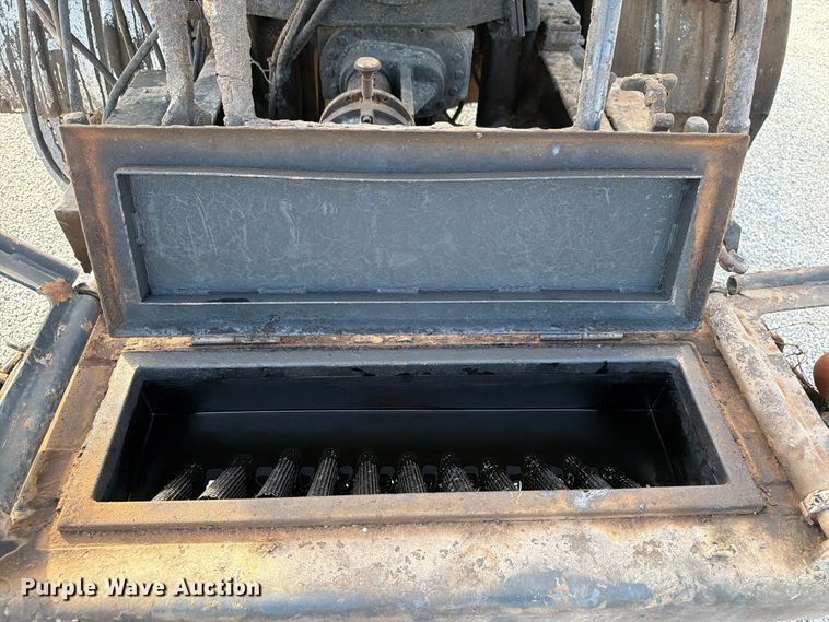 image for item EW7589 2002 GMC C7500 oil distributor truck