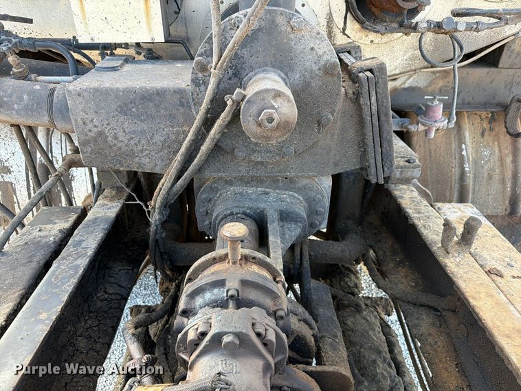 image for item EW7589 2002 GMC C7500 oil distributor truck