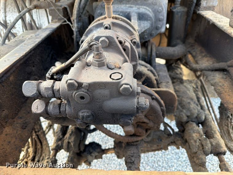 image for item EW7589 2002 GMC C7500 oil distributor truck