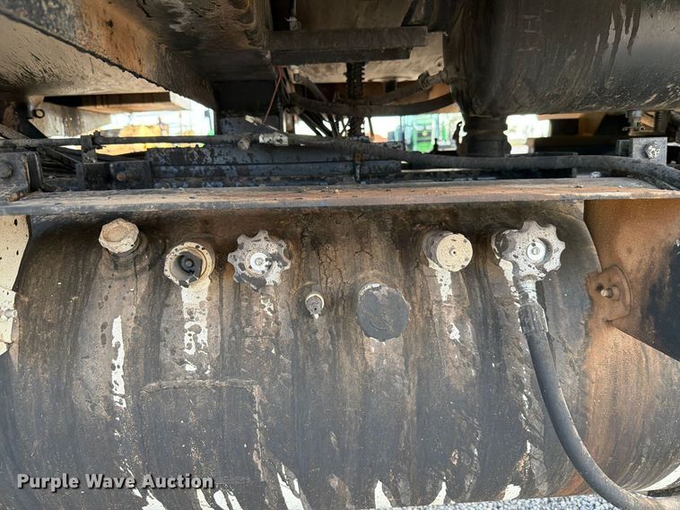 image for item EW7589 2002 GMC C7500 oil distributor truck