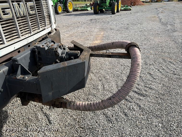 image for item EW7589 2002 GMC C7500 oil distributor truck