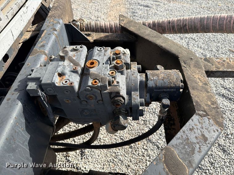 image for item EW7589 2002 GMC C7500 oil distributor truck
