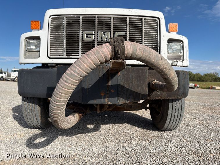 image for item EW7589 2002 GMC C7500 oil distributor truck
