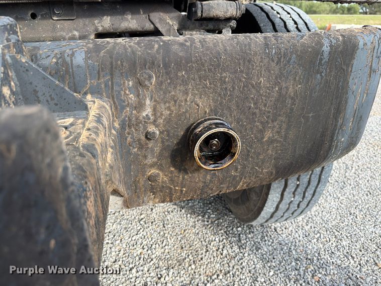 image for item EW7589 2002 GMC C7500 oil distributor truck