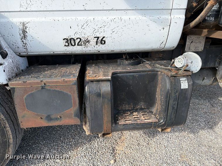image for item EW7589 2002 GMC C7500 oil distributor truck