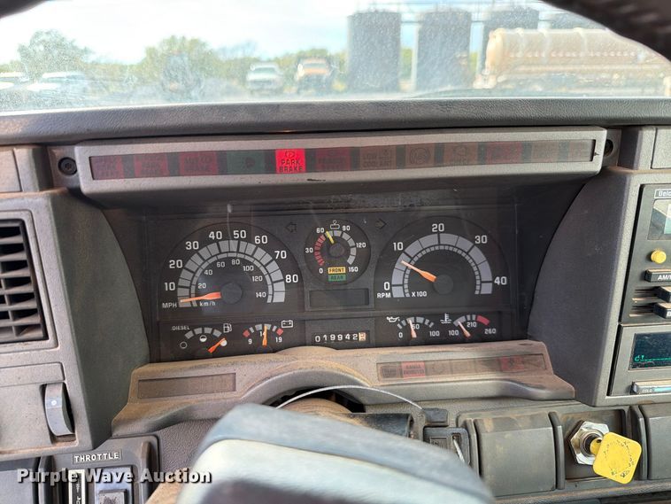 image for item EW7589 2002 GMC C7500 oil distributor truck