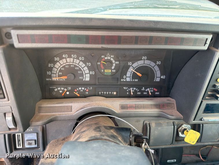 image for item EW7589 2002 GMC C7500 oil distributor truck