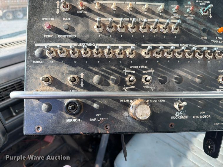 image for item EW7589 2002 GMC C7500 oil distributor truck