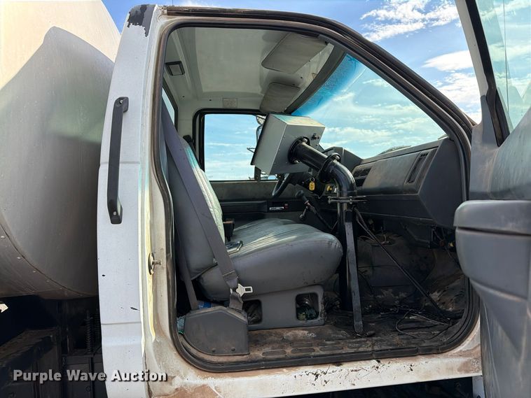 image for item EW7589 2002 GMC C7500 oil distributor truck