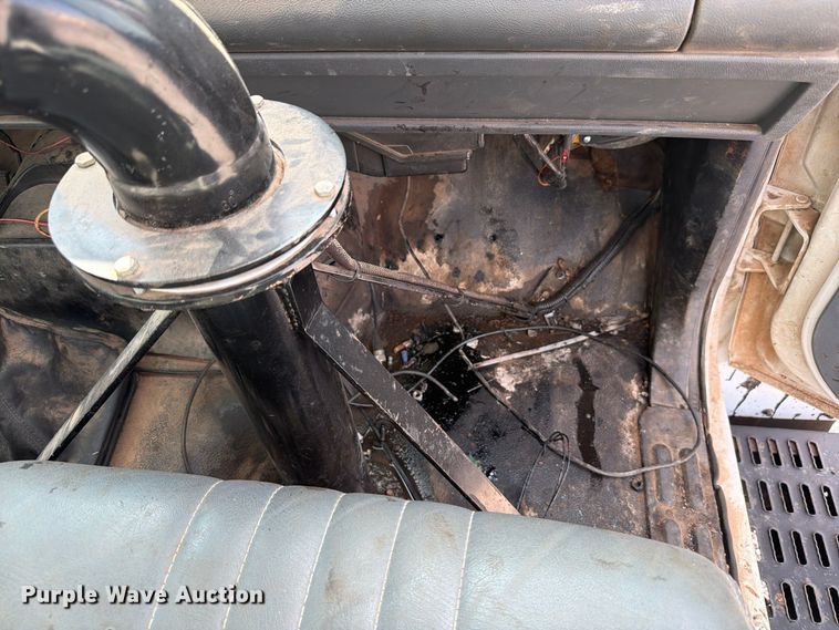 image for item EW7589 2002 GMC C7500 oil distributor truck