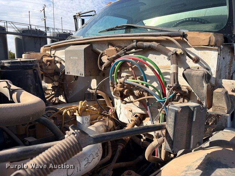 image for item EW7589 2002 GMC C7500 oil distributor truck