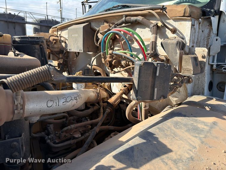 image for item EW7589 2002 GMC C7500 oil distributor truck