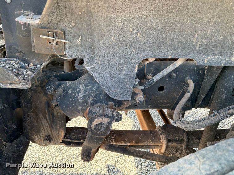 image for item EW7589 2002 GMC C7500 oil distributor truck