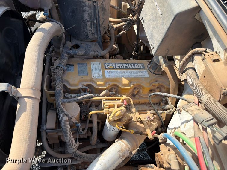 image for item EW7589 2002 GMC C7500 oil distributor truck