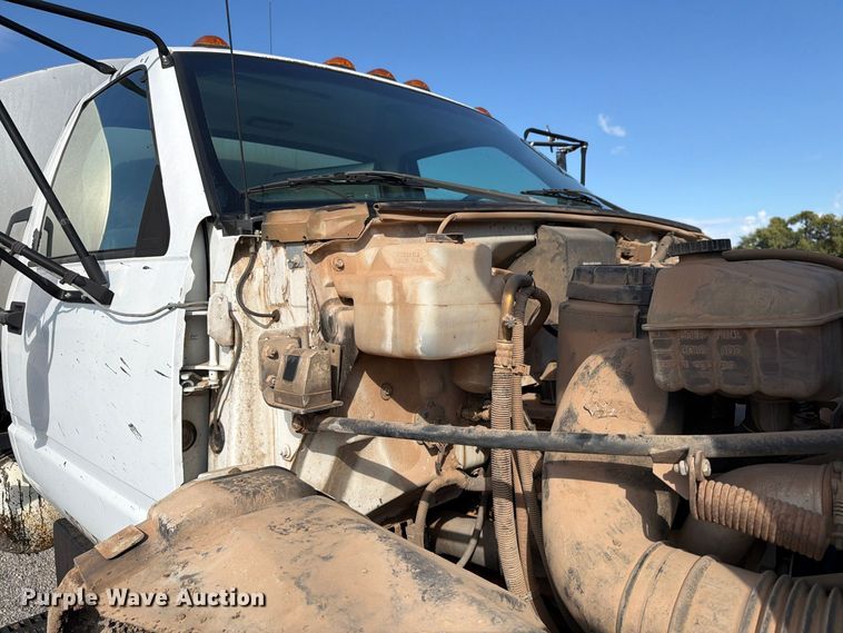 image for item EW7589 2002 GMC C7500 oil distributor truck