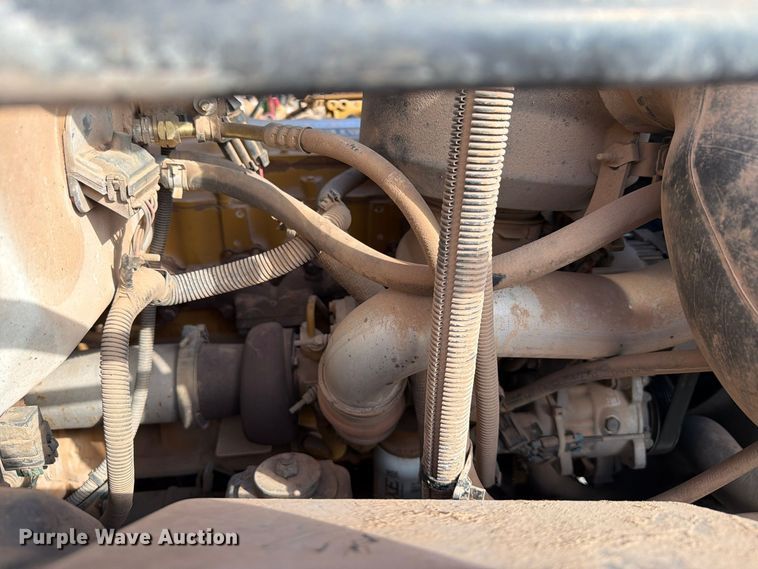 image for item EW7589 2002 GMC C7500 oil distributor truck
