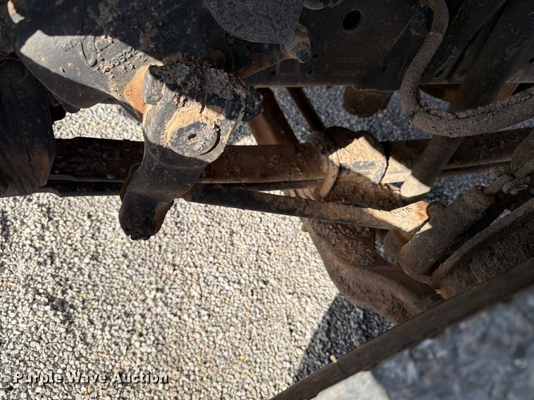 image for item EW7589 2002 GMC C7500 oil distributor truck