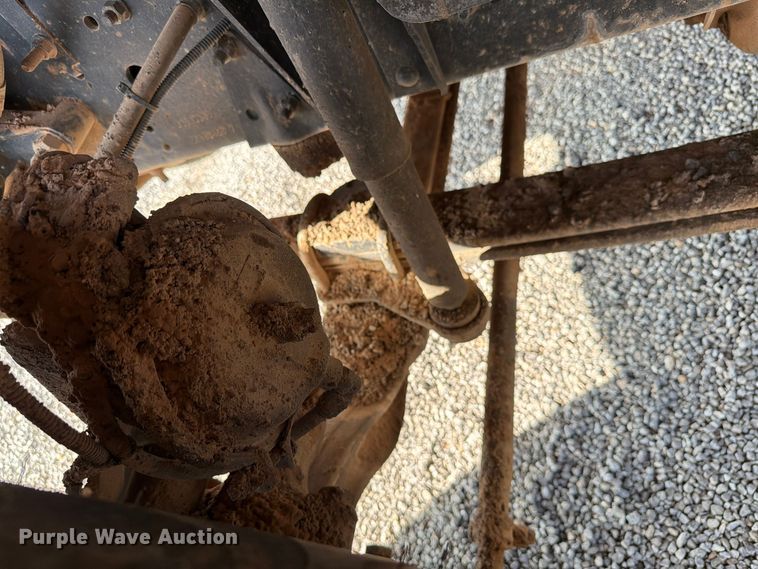 image for item EW7589 2002 GMC C7500 oil distributor truck