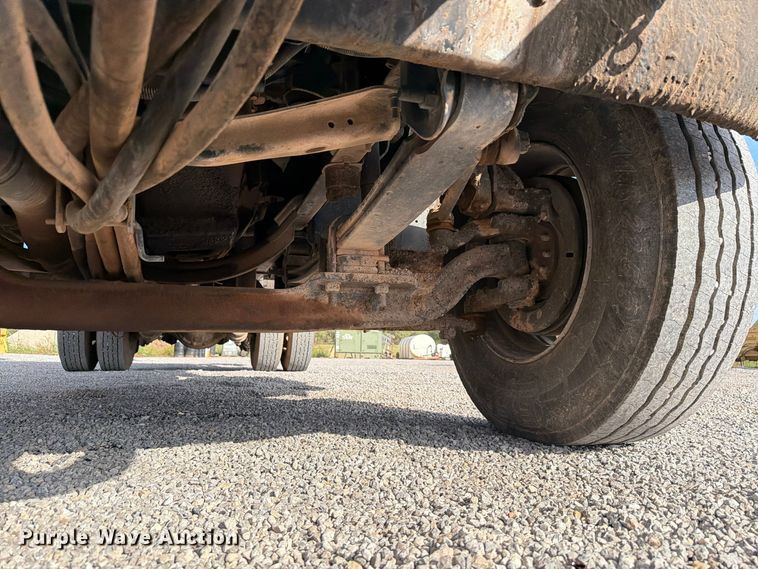 image for item EW7589 2002 GMC C7500 oil distributor truck