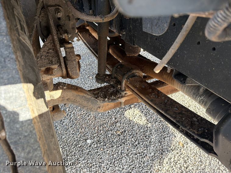 image for item EW7589 2002 GMC C7500 oil distributor truck