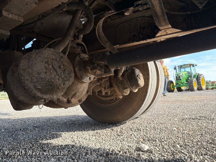 image for item EW7589 2002 GMC C7500 oil distributor truck