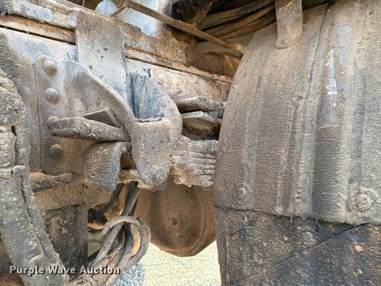 image for item EW7589 2002 GMC C7500 oil distributor truck