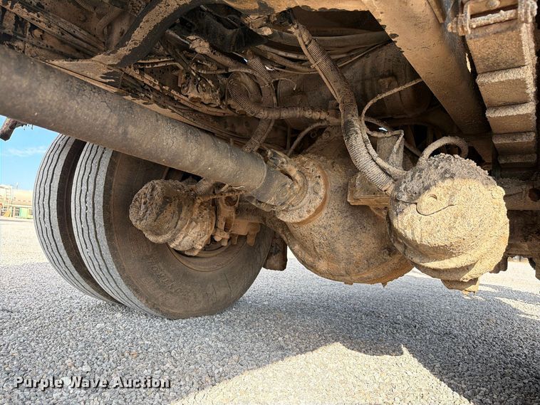 image for item EW7589 2002 GMC C7500 oil distributor truck
