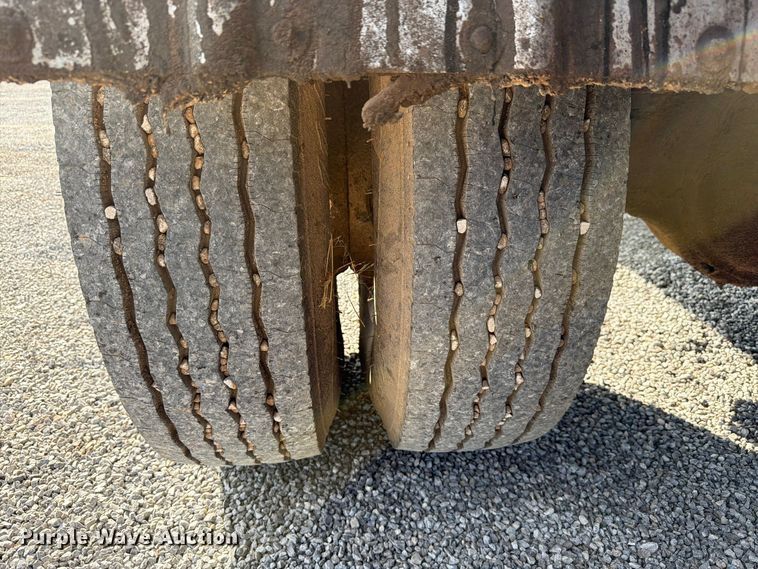 image for item EW7589 2002 GMC C7500 oil distributor truck