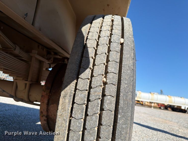 image for item EW7592 Utility trailer