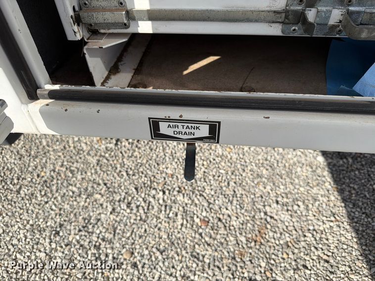 image for item EW7593 2015 Ford F550 Super Duty utility / service truck