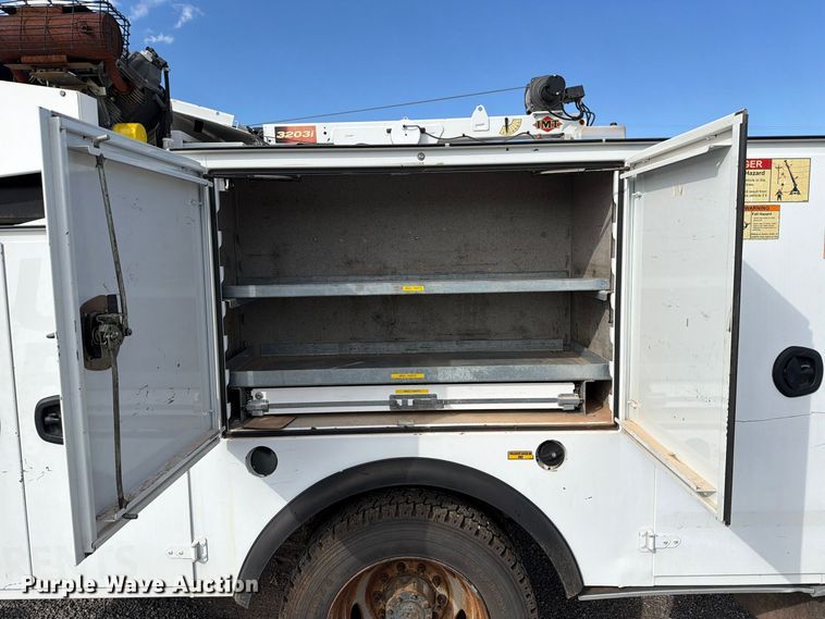 image for item EW7593 2015 Ford F550 Super Duty utility / service truck