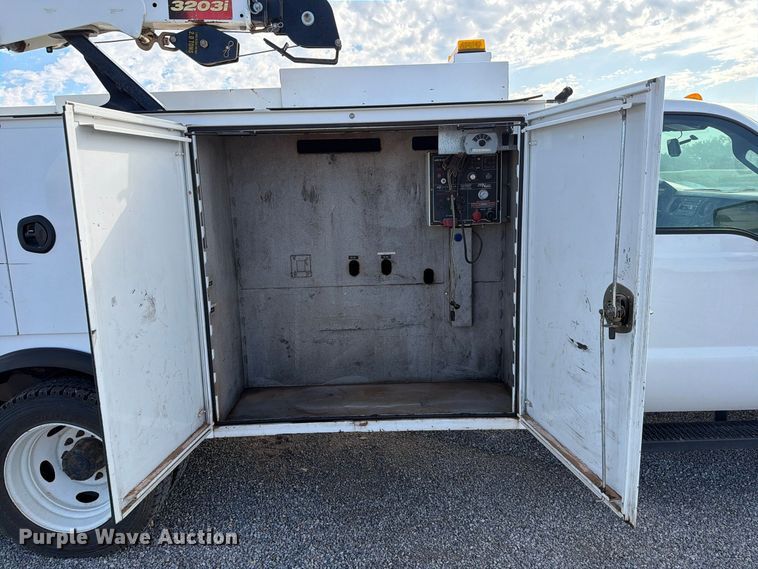 image for item EW7593 2015 Ford F550 Super Duty utility / service truck