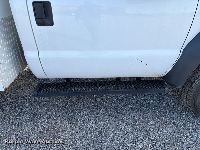 image for item EW7593 2015 Ford F550 Super Duty utility / service truck