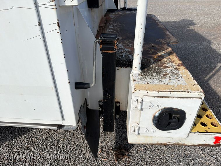 image for item EW7593 2015 Ford F550 Super Duty utility / service truck