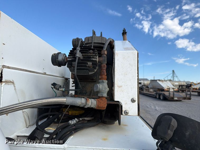 image for item EW7593 2015 Ford F550 Super Duty utility / service truck