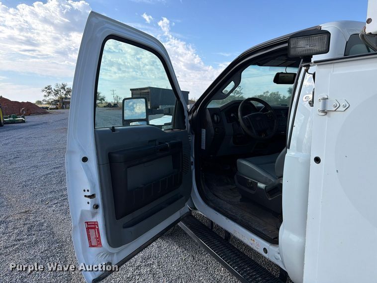 image for item EW7593 2015 Ford F550 Super Duty utility / service truck
