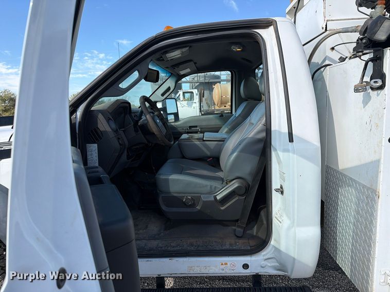 image for item EW7593 2015 Ford F550 Super Duty utility / service truck