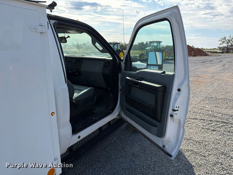 image for item EW7593 2015 Ford F550 Super Duty utility / service truck