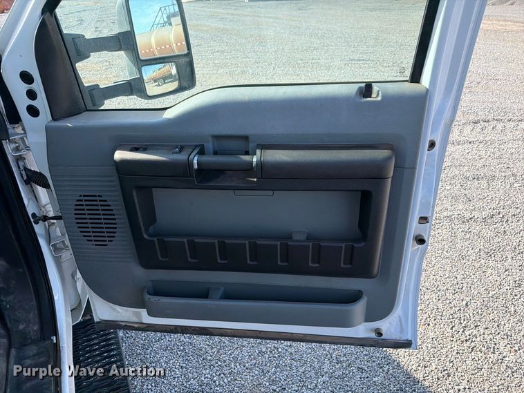image for item EW7593 2015 Ford F550 Super Duty utility / service truck