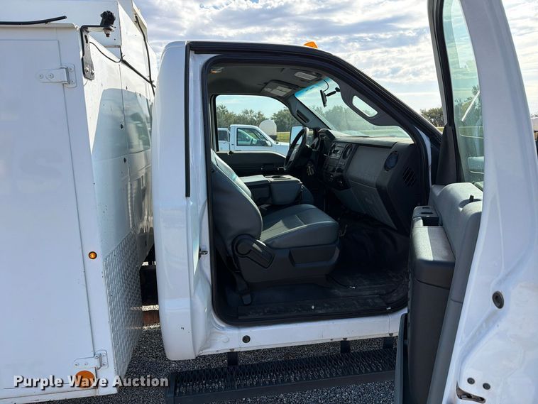 image for item EW7593 2015 Ford F550 Super Duty utility / service truck