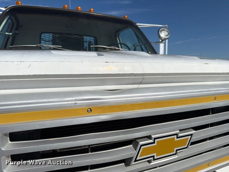 image for item EW7594 1988 Chevrolet C70 flatbed truck