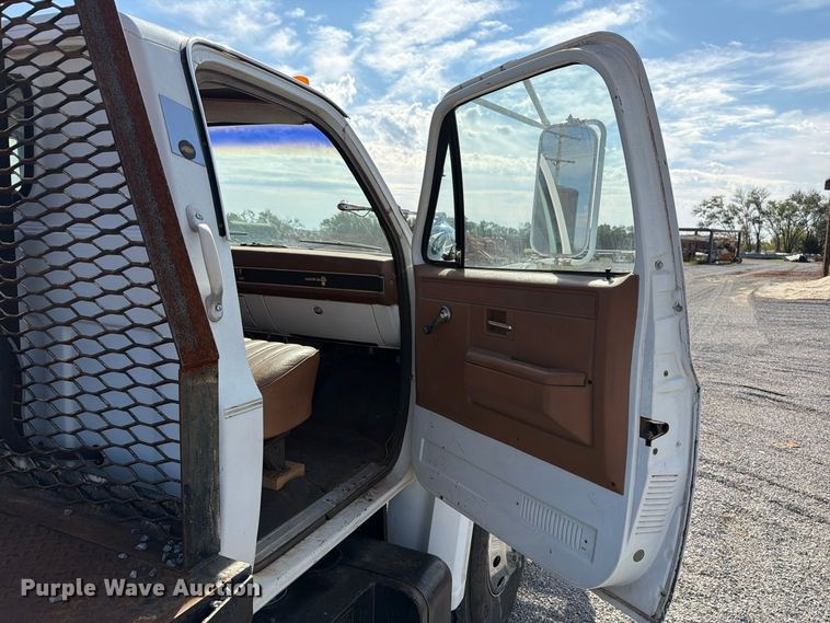 image for item EW7594 1988 Chevrolet C70 flatbed truck