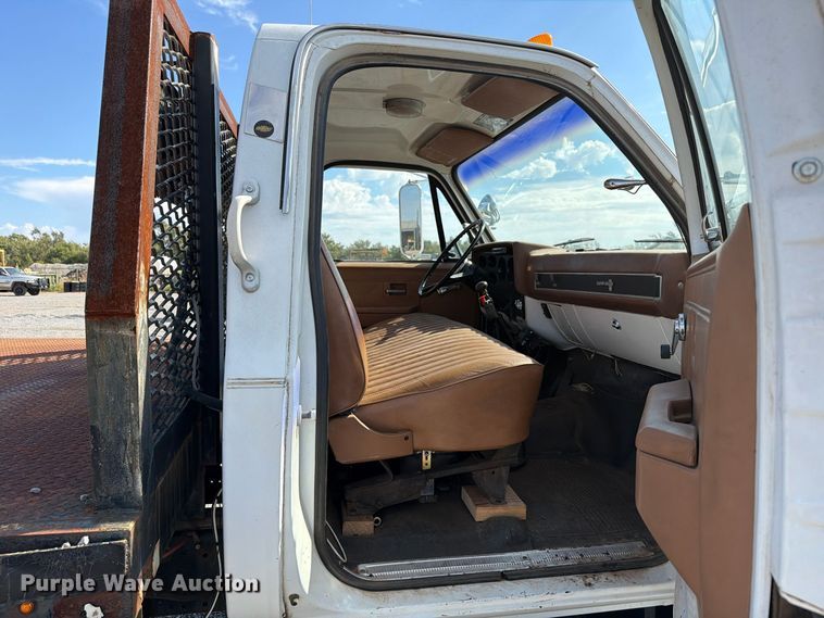 image for item EW7594 1988 Chevrolet C70 flatbed truck