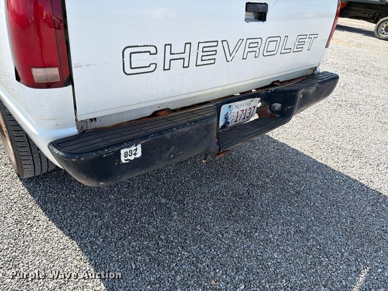 image for item EW7596 1998 Chevrolet C2500 pickup truck