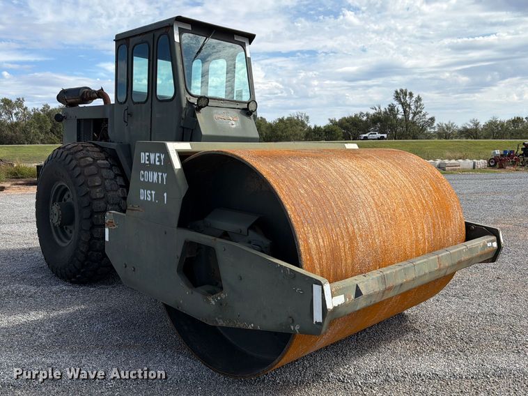 image for item EW7599 RayGo Inc. single drum vibratory roller
