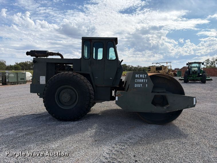 image for item EW7599 RayGo Inc. single drum vibratory roller