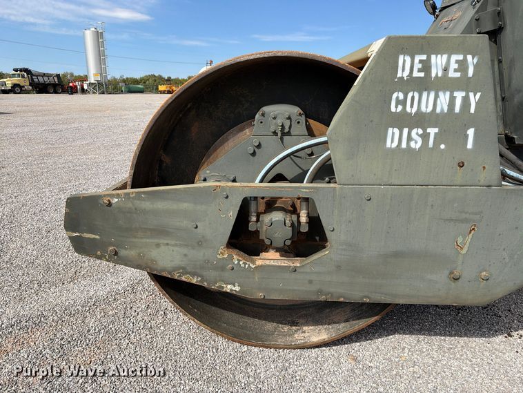 image for item EW7599 RayGo Inc. single drum vibratory roller